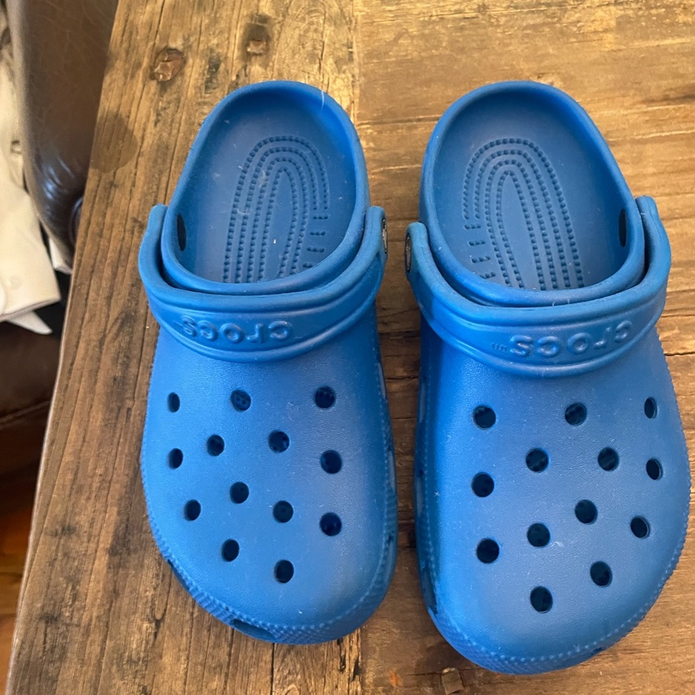 CROCS Big Kids Vibrant Blue Water Shoes